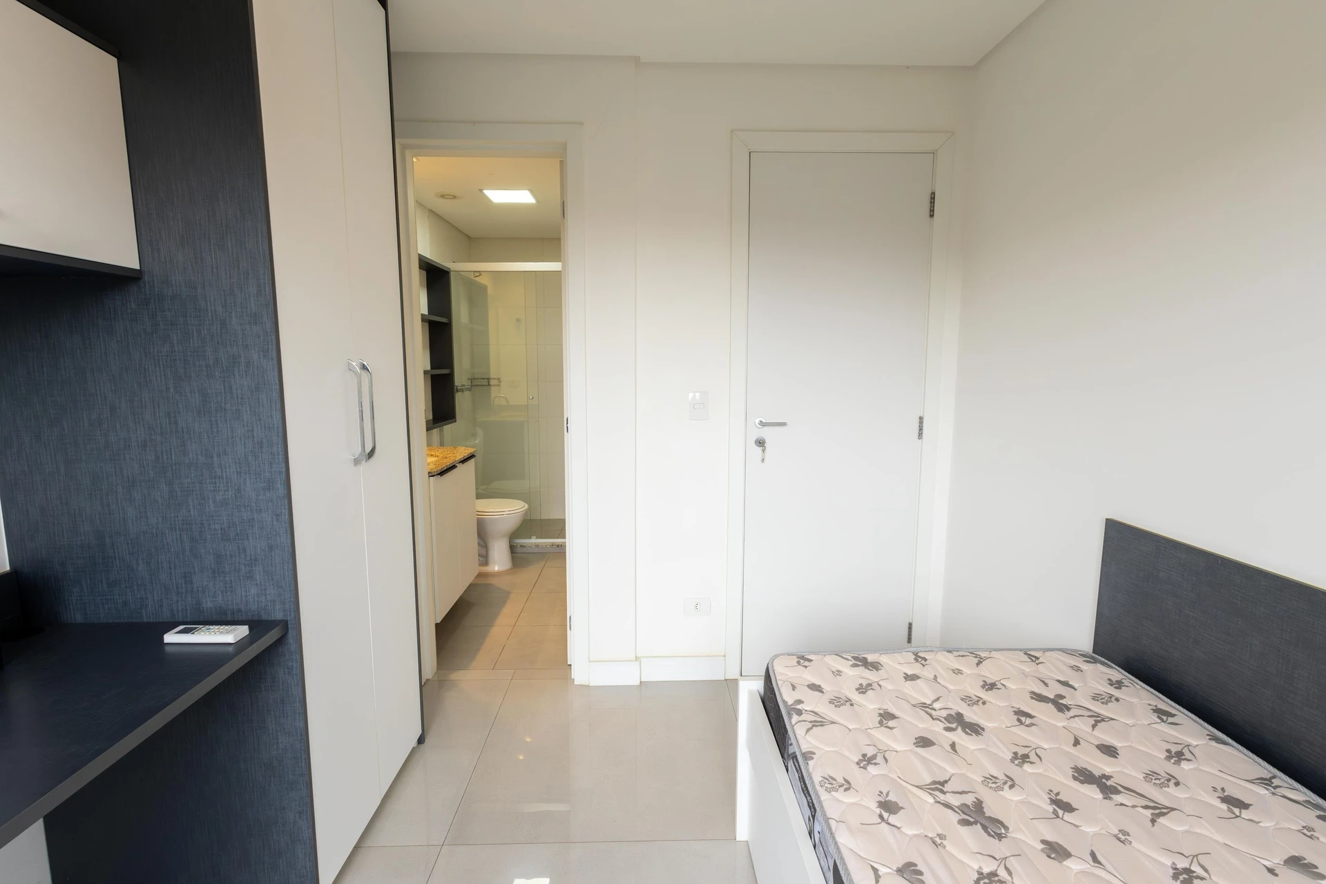 2-bedroom apartment with a glass-enclosed balcony — photo 16