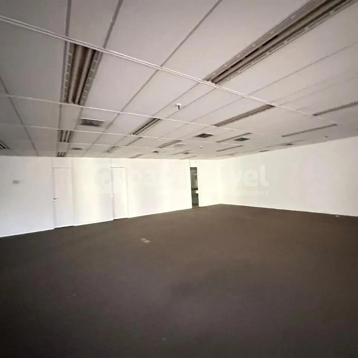 Unfurnished corporate apartment with 6 bathrooms — photo 4