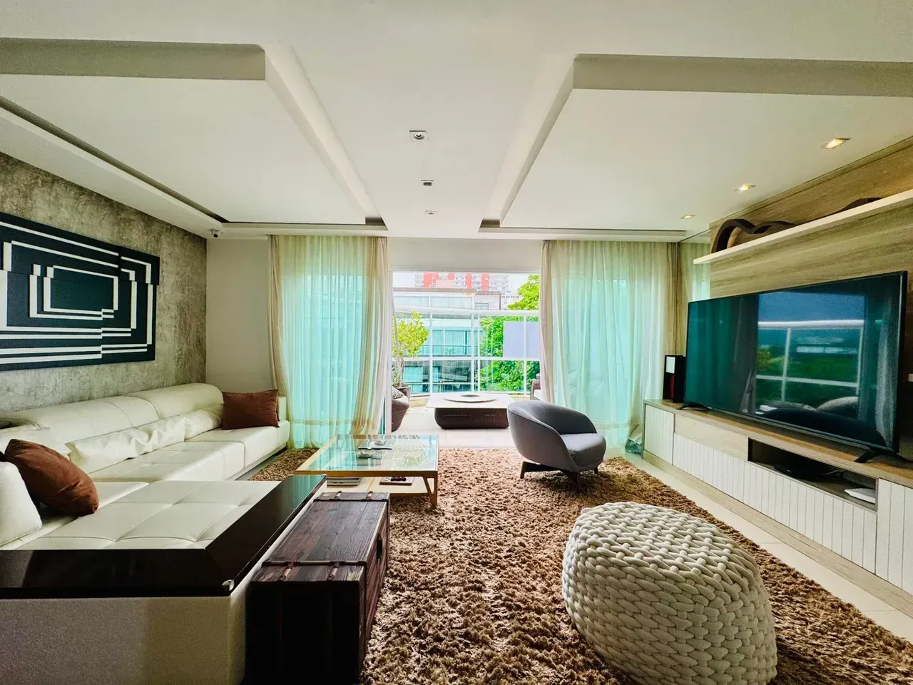 Furnished 3-bedroom apartment with open-plan kitchen — photo 11