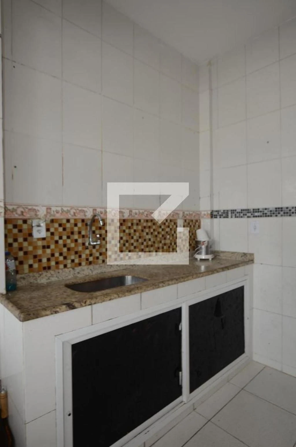 2-bedroom apartment with glass-enclosed shower — photo 5
