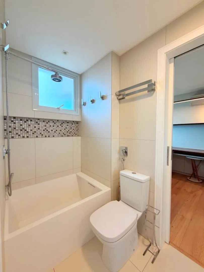 140 m² apartment with 3 bedrooms and a closed balcony — photo 20