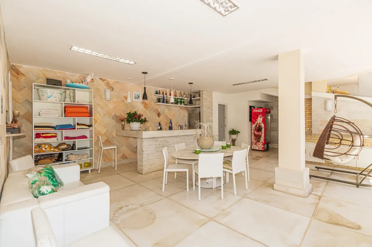 Furnished house with 5 bedrooms and open-plan kitchen — photo 14