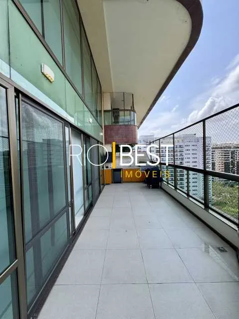 Floor-to-ceiling windows in a 4-bedroom apartment, 240 m² — photo 20