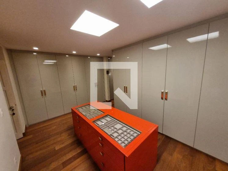Washing machine in a 3-bedroom apartment, 300 m² — photo 5