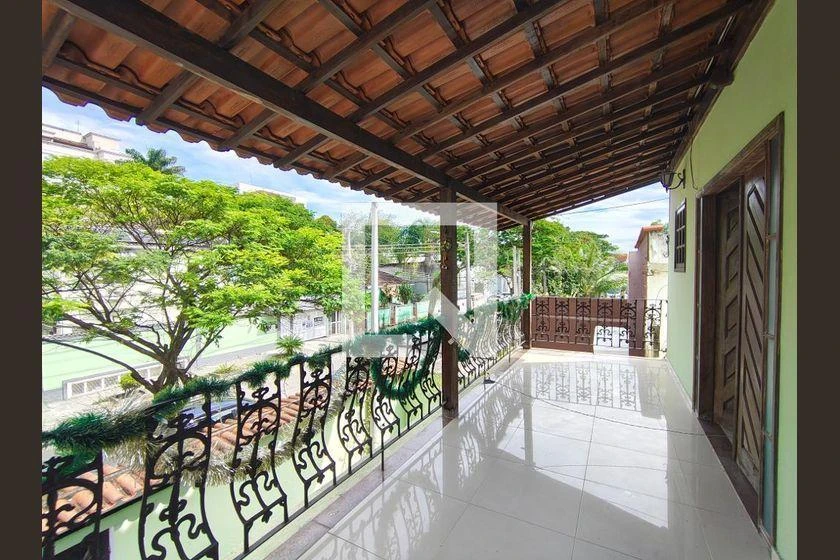 Furnished house with 5 bedrooms and 631 m² — photo 43