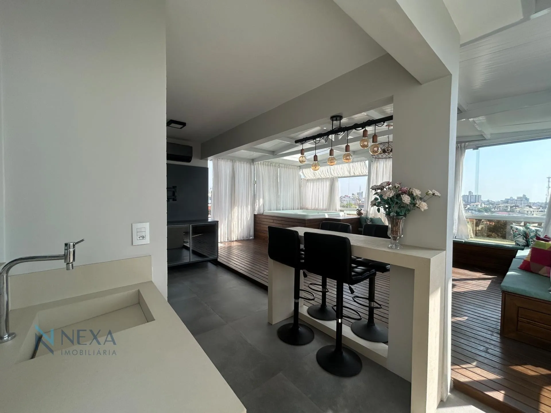 Furnished apartment with 2 en-suites and 152 m² — photo 32