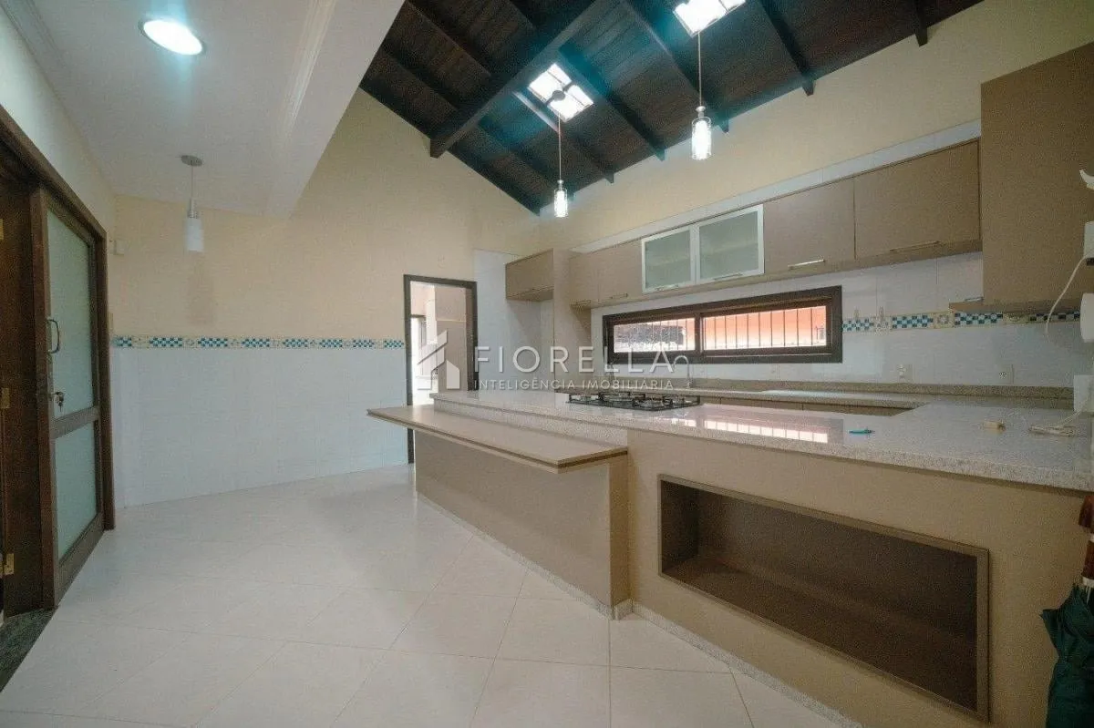 House, 1723 m², with a grill on the balcony — photo 6