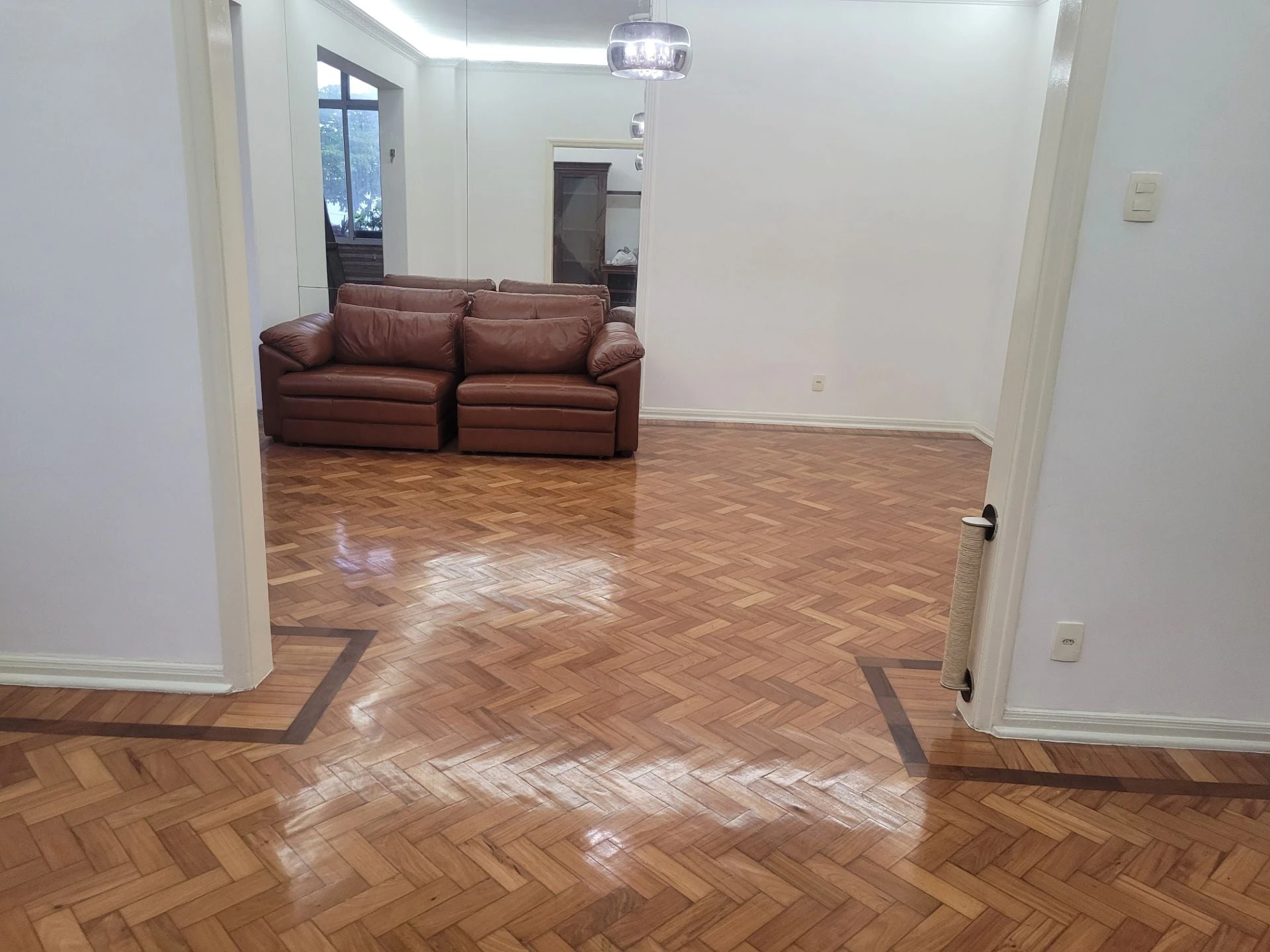 Furnished apartment, 120 m², with wood or laminate floors — photo 5