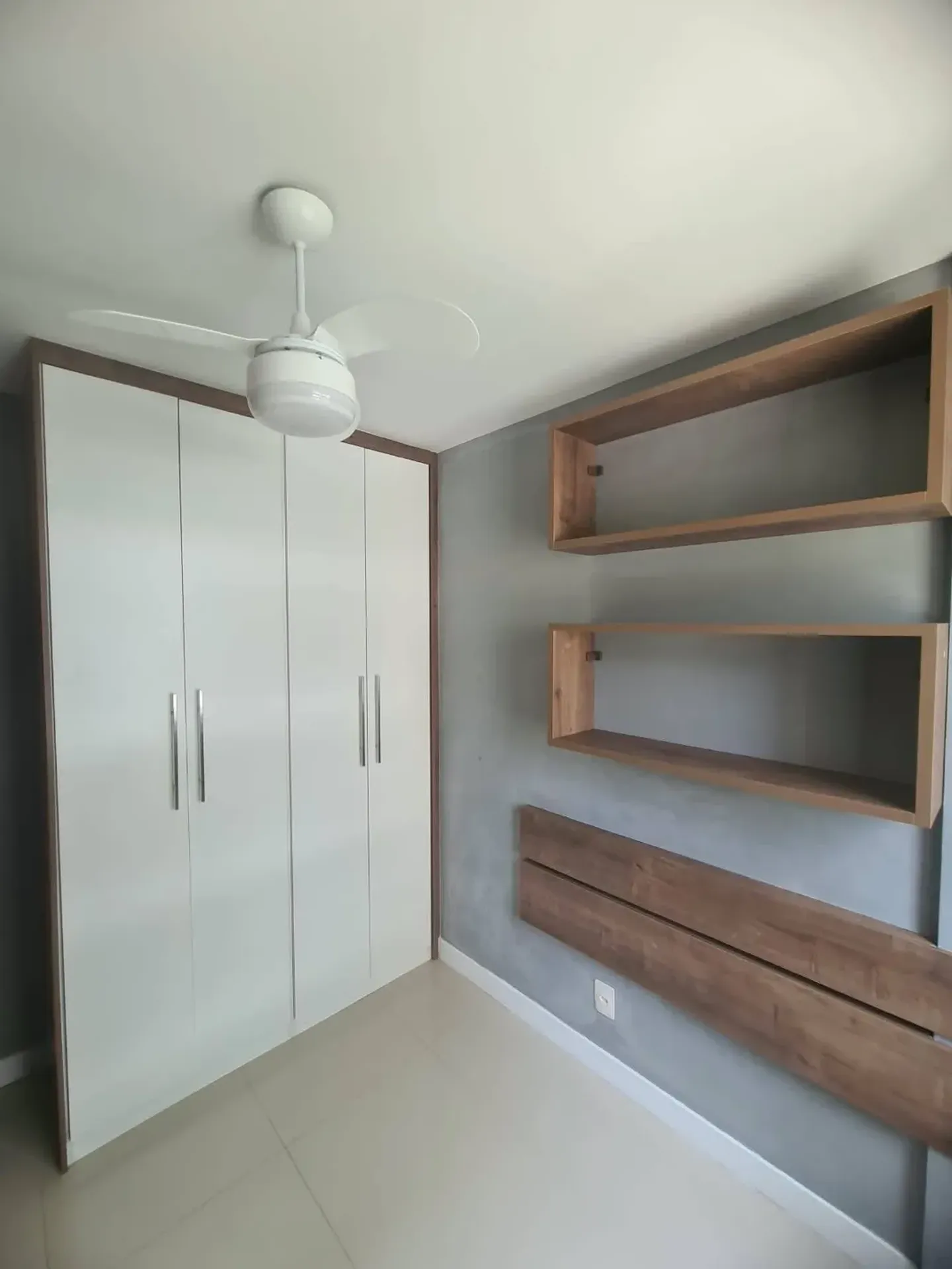Walk-in closet in a 3-bedroom apartment, 81 m² — photo 10