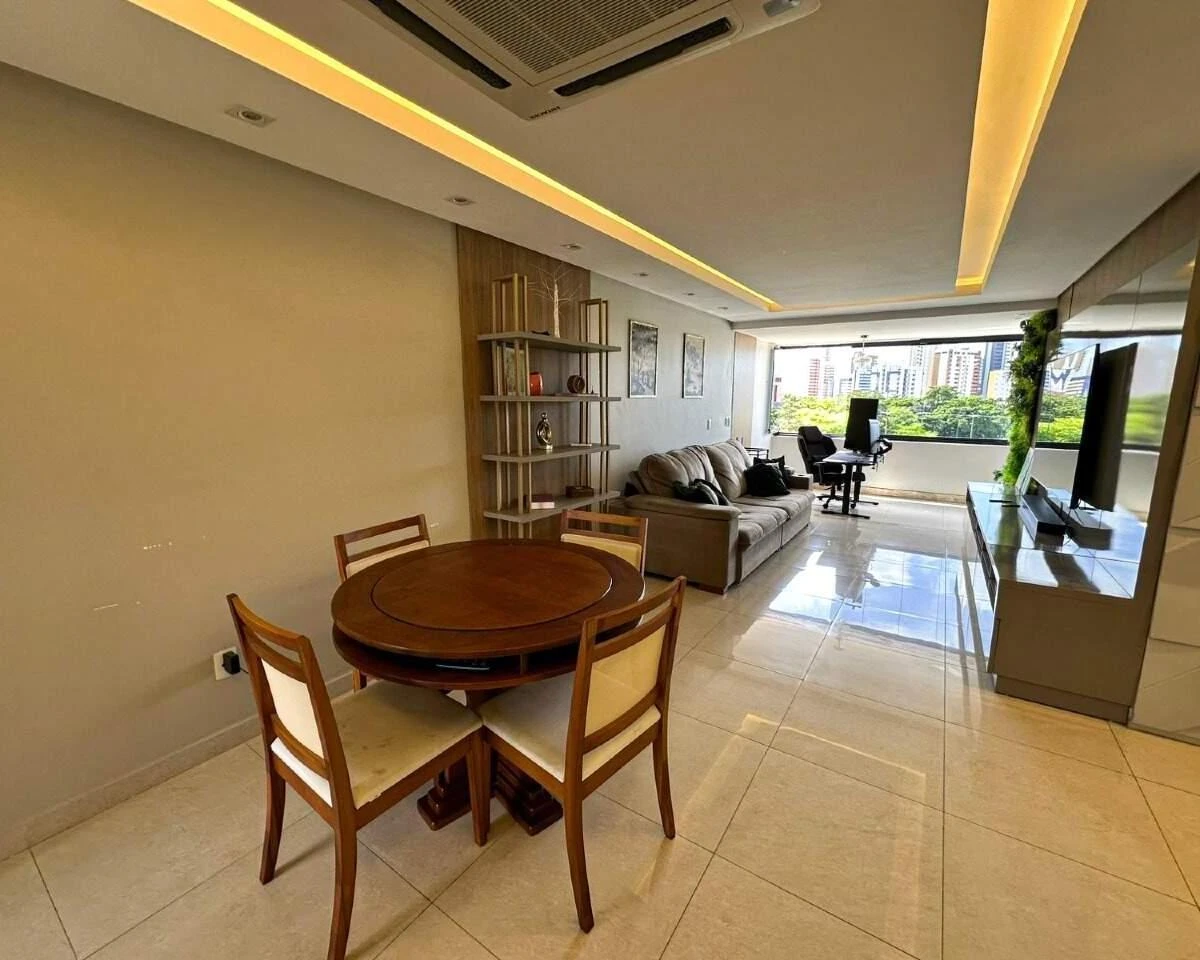 Glass-enclosed balcony in a 3-bedroom apartment, 190 m² — photo 5