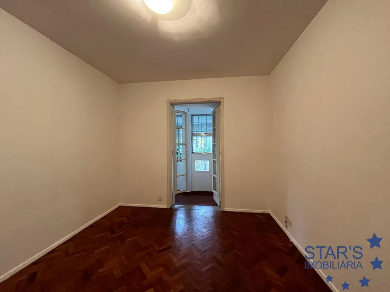 Apartment on the 4th floor with wood or laminate floors — photo 10