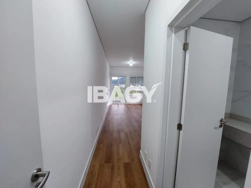 Furnished 133 m² apartment with 3 en-suite bedrooms — photo 37