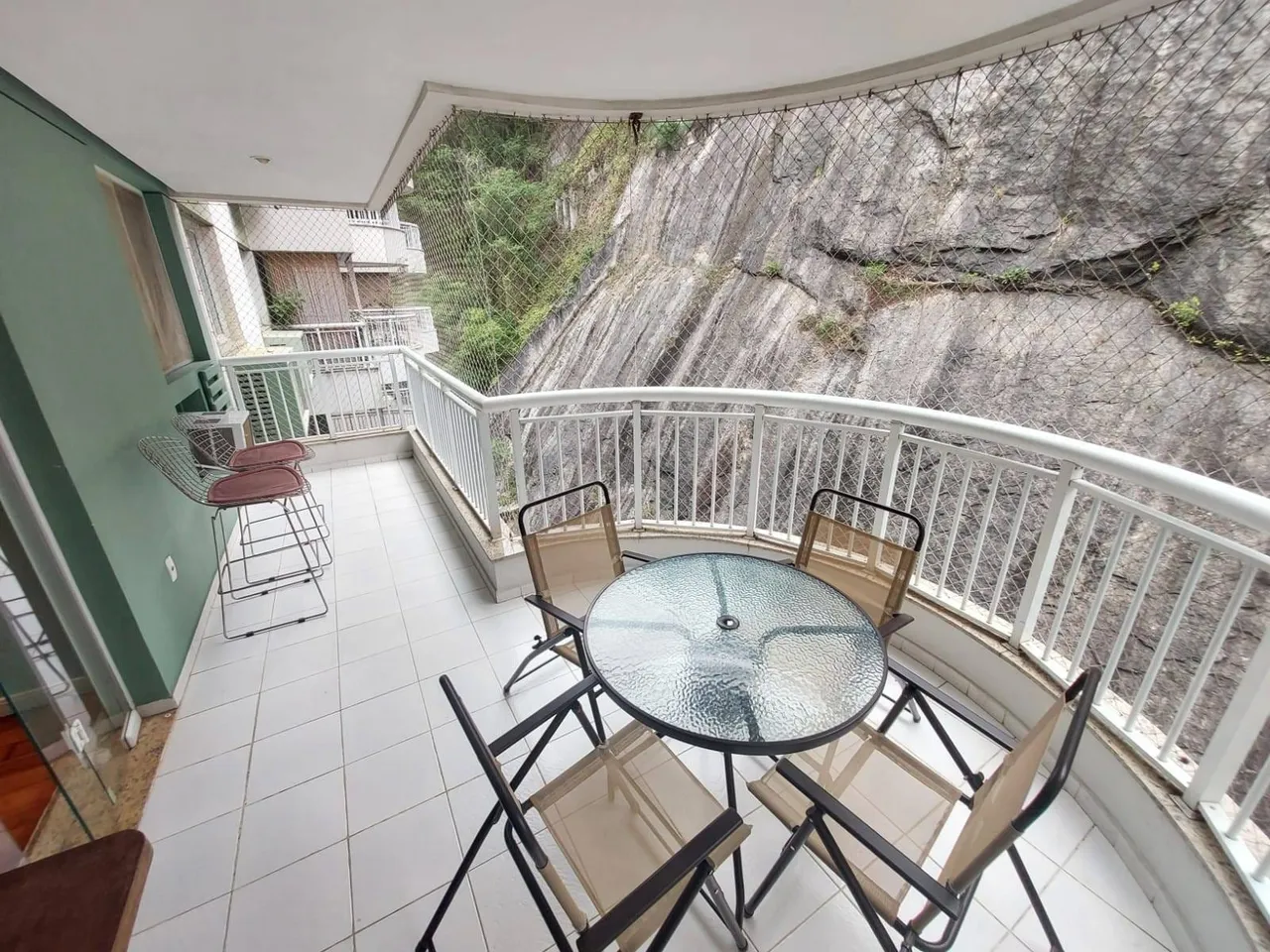 Furnished 2-bedroom apartment with a balcony — photo 12