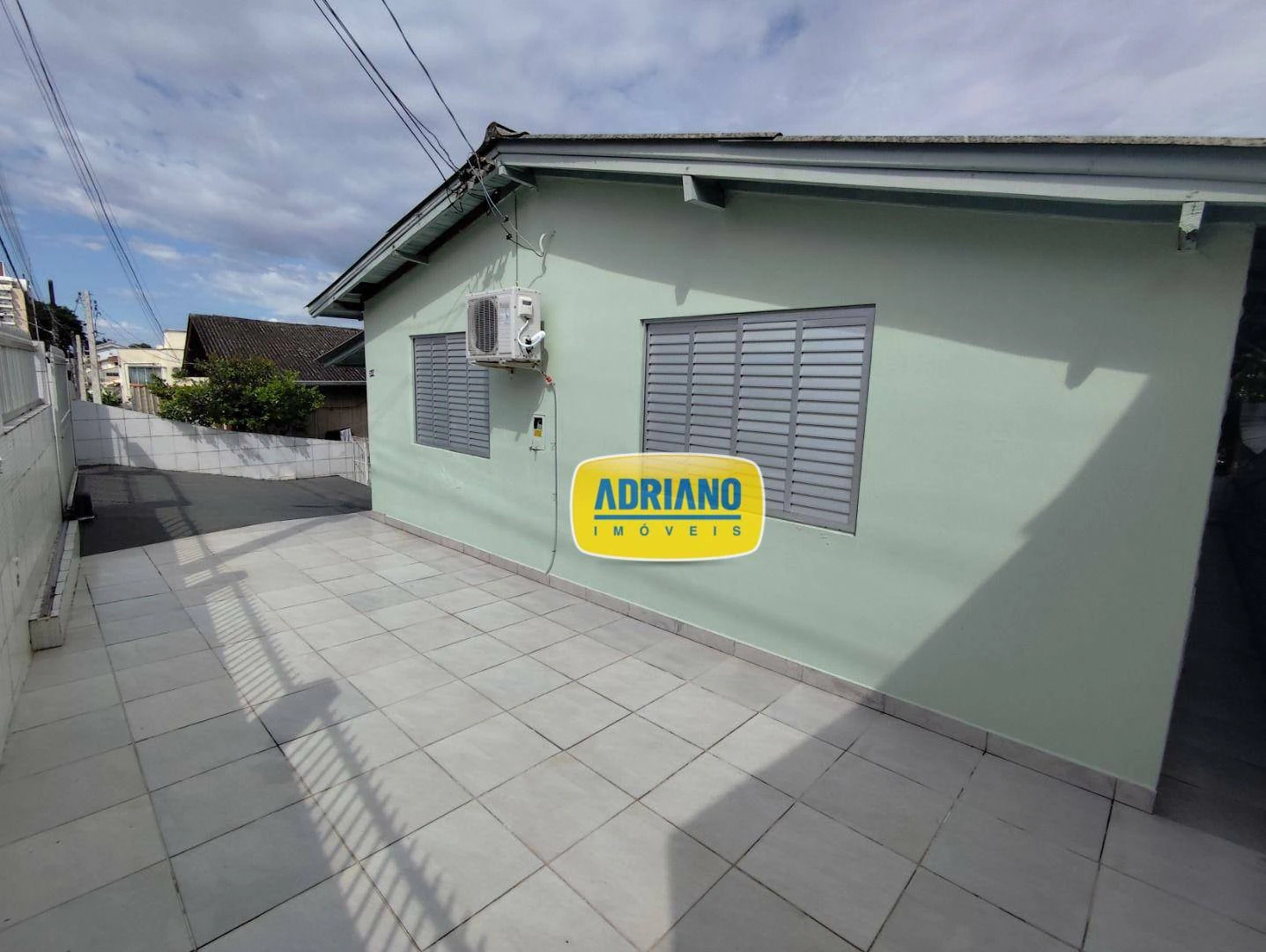 2-bedroom house with a bathtub in Florianópolis — photo 5