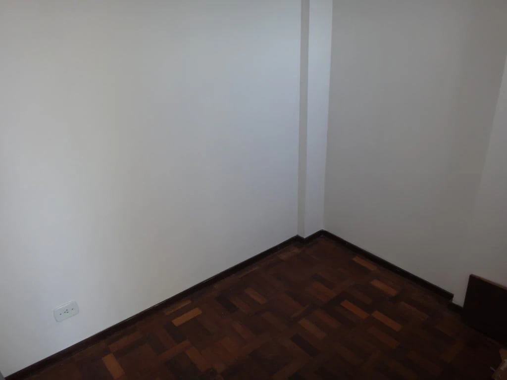 3-bedroom apartment with a bathtub in Curitiba — photo 20