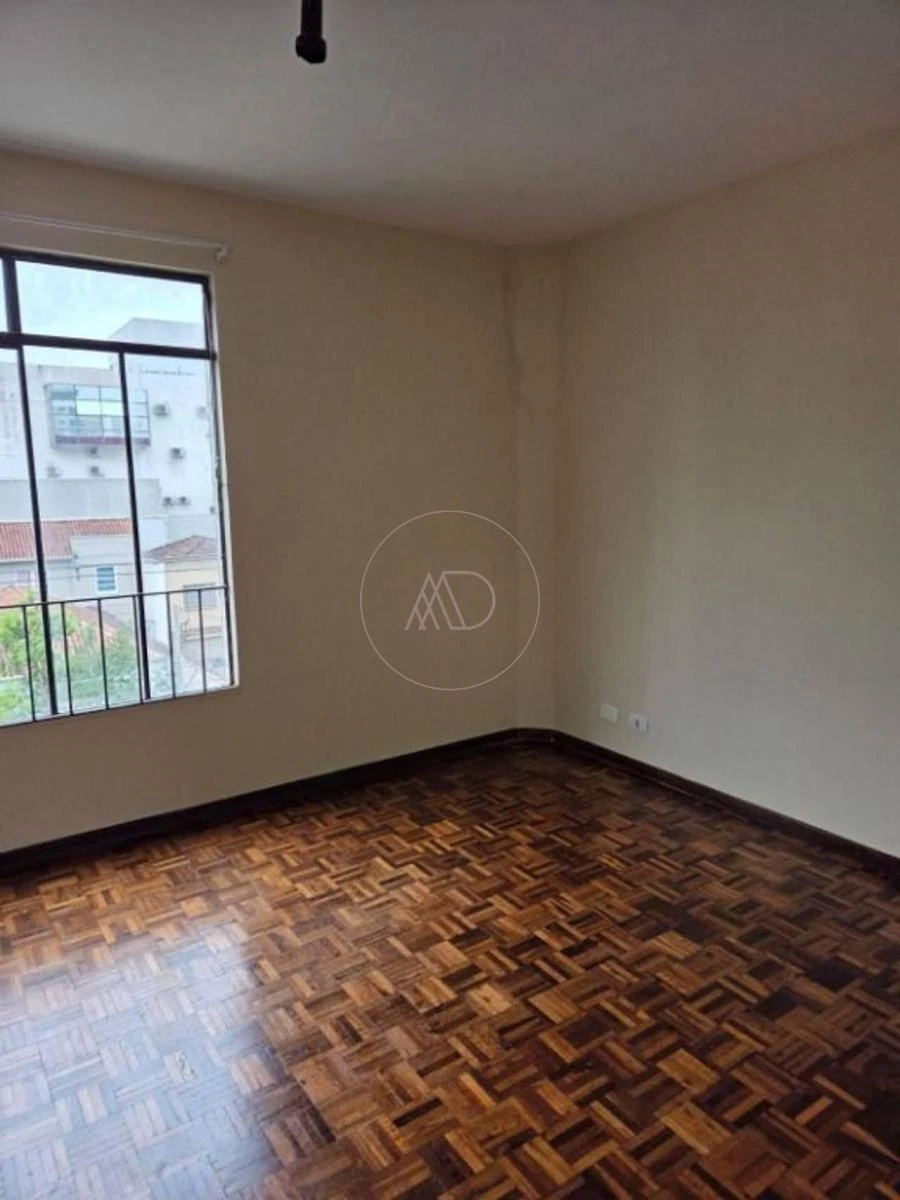 Wood or laminate floors in a one-bedroom apartment, 36 m² — photo 8