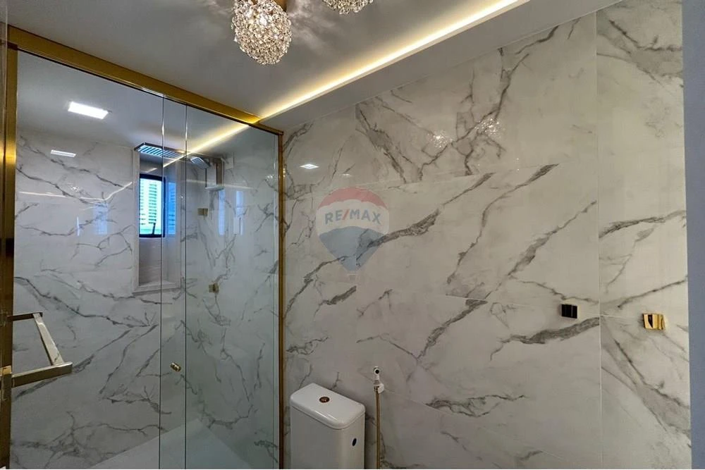 Furnished apartment, 132 m², with a glass-enclosed balcony — photo 35