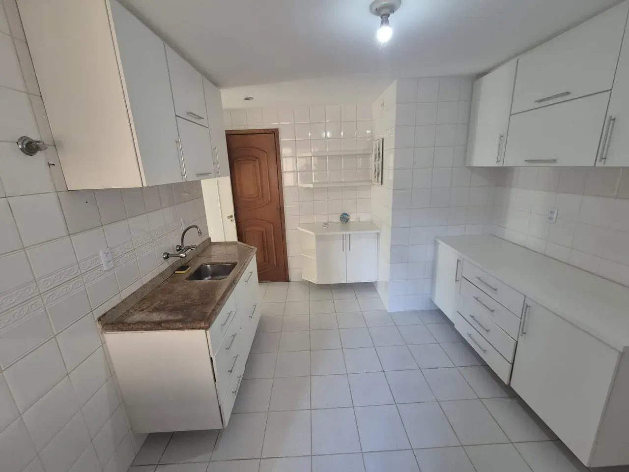 Glass-enclosed balcony in a 3-bedroom apartment, 115 m² — photo 22