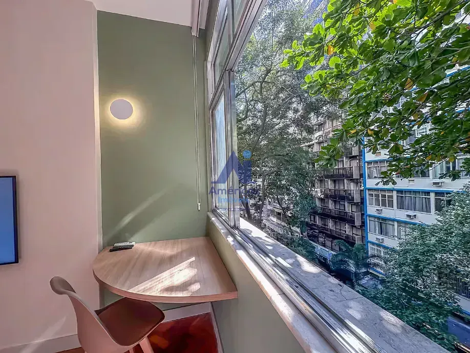 Furnished 1-bedroom apartment with floor-to-ceiling windows — photo 44