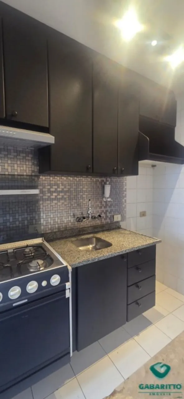 Apartamento, 49 m², com piso de madeira ou laminado