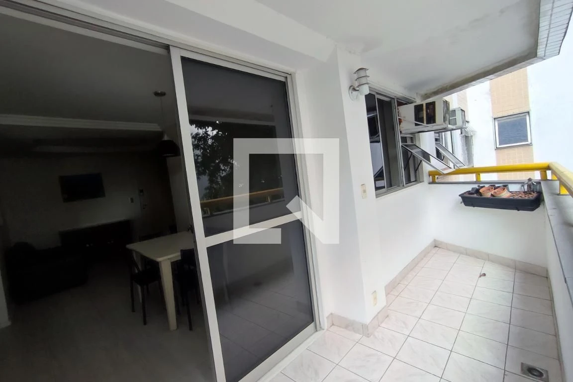 Furnished 2-bedroom apartment with open-plan kitchen — photo 23