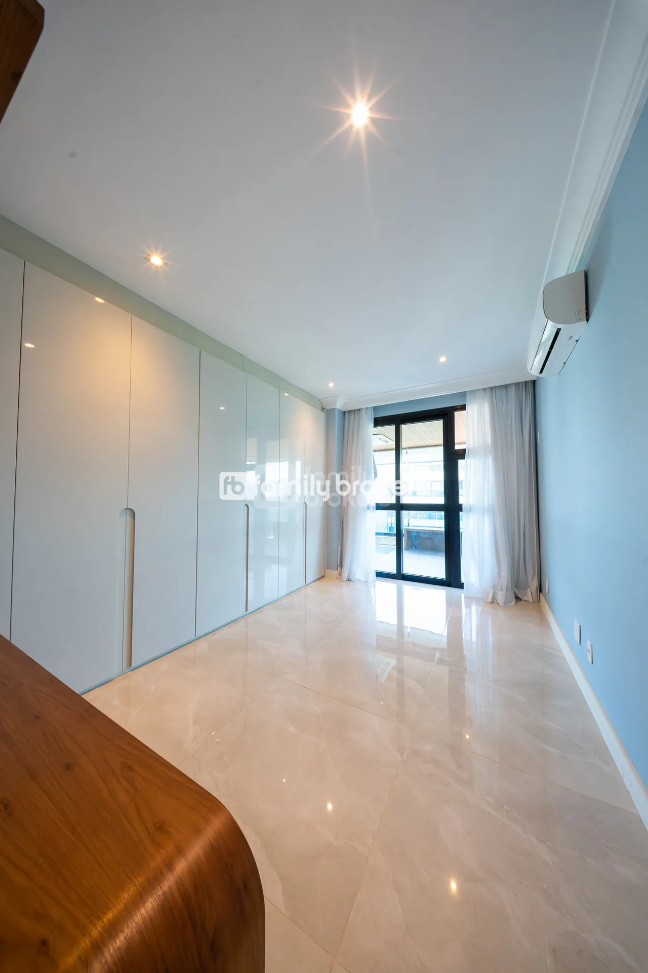 Мебльована дуплекс-квартира з 4 спальнями та 550 м² — photo 23