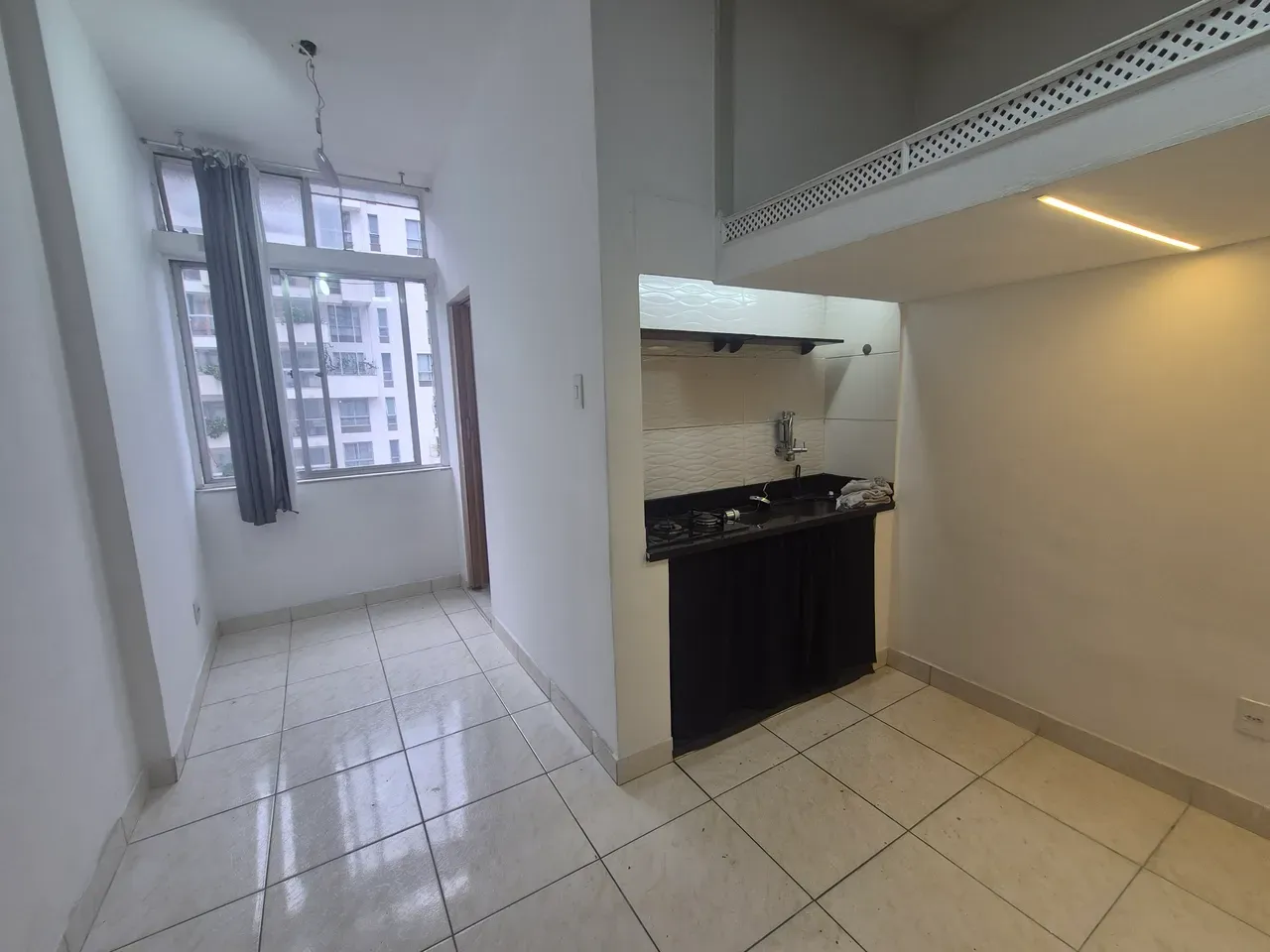 Apto loft com mezanino e cozinha compacta — photo 4