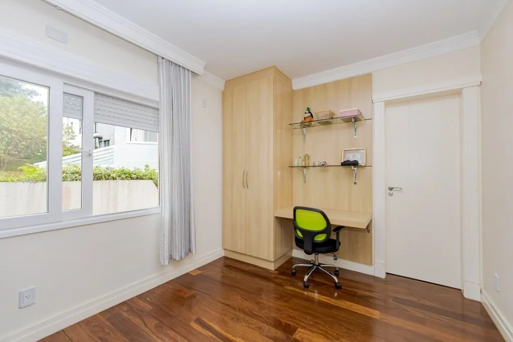 House with 4 en-suite bedrooms and private BBQ — photo 30