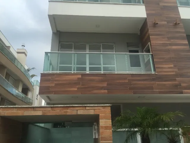 Balcony with a grill in a 2-bedroom apartment, 75 m² — photo 12
