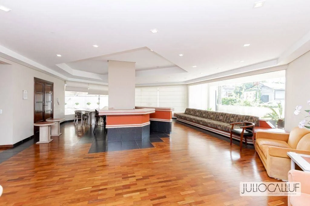 Застеклённый балкон и 3 спальни: квартира 151 м² — photo 8