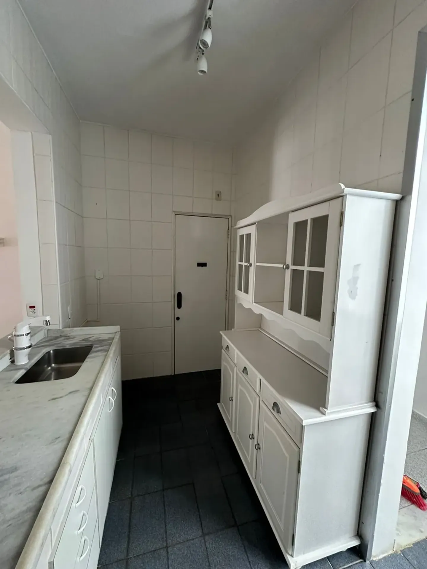 Apartment with a closed kitchen and gas stove; 2 bedrooms — photo 15