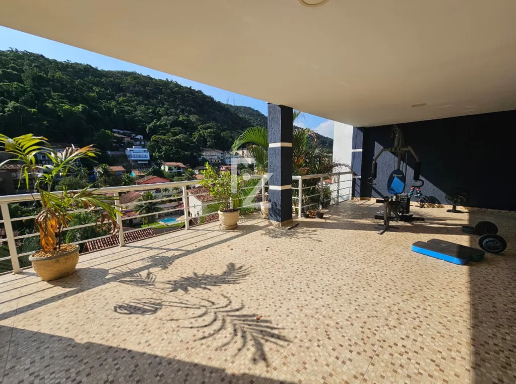 House with 5 bedrooms and mountain views — photo 25