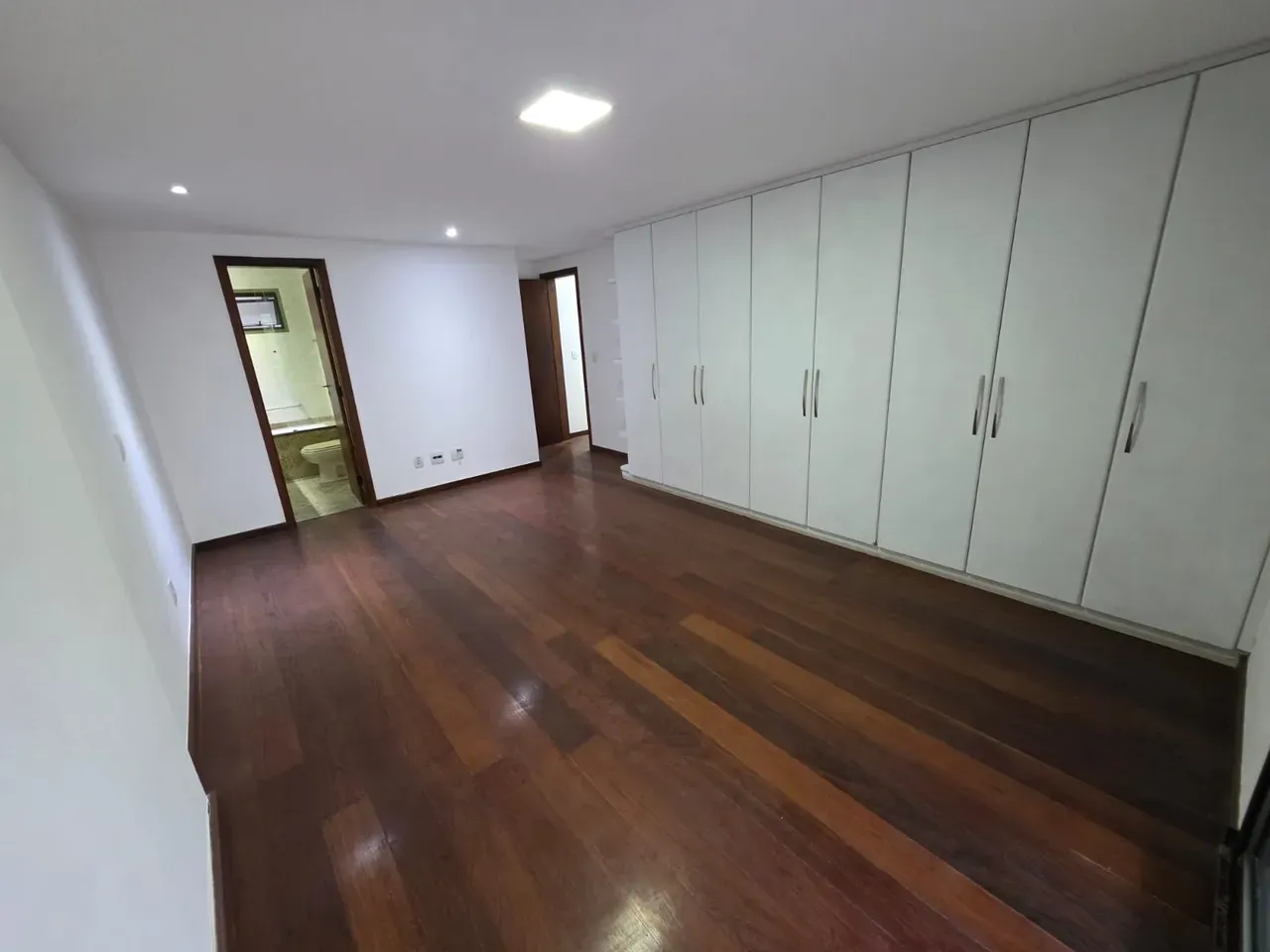 3-bedroom apartment with a bathtub — photo 17