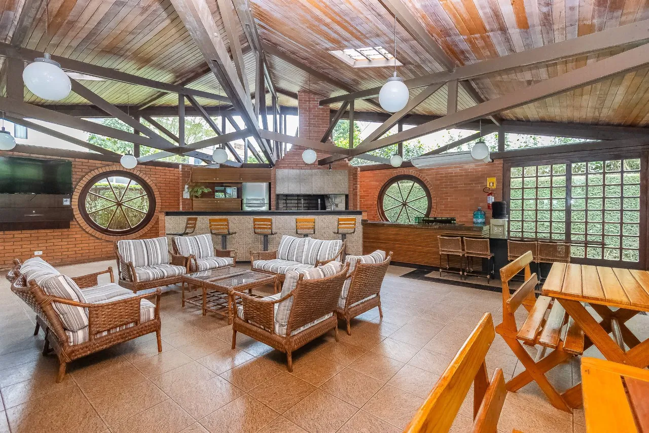 House with 3 bedrooms and 5 bathrooms, 477 m²