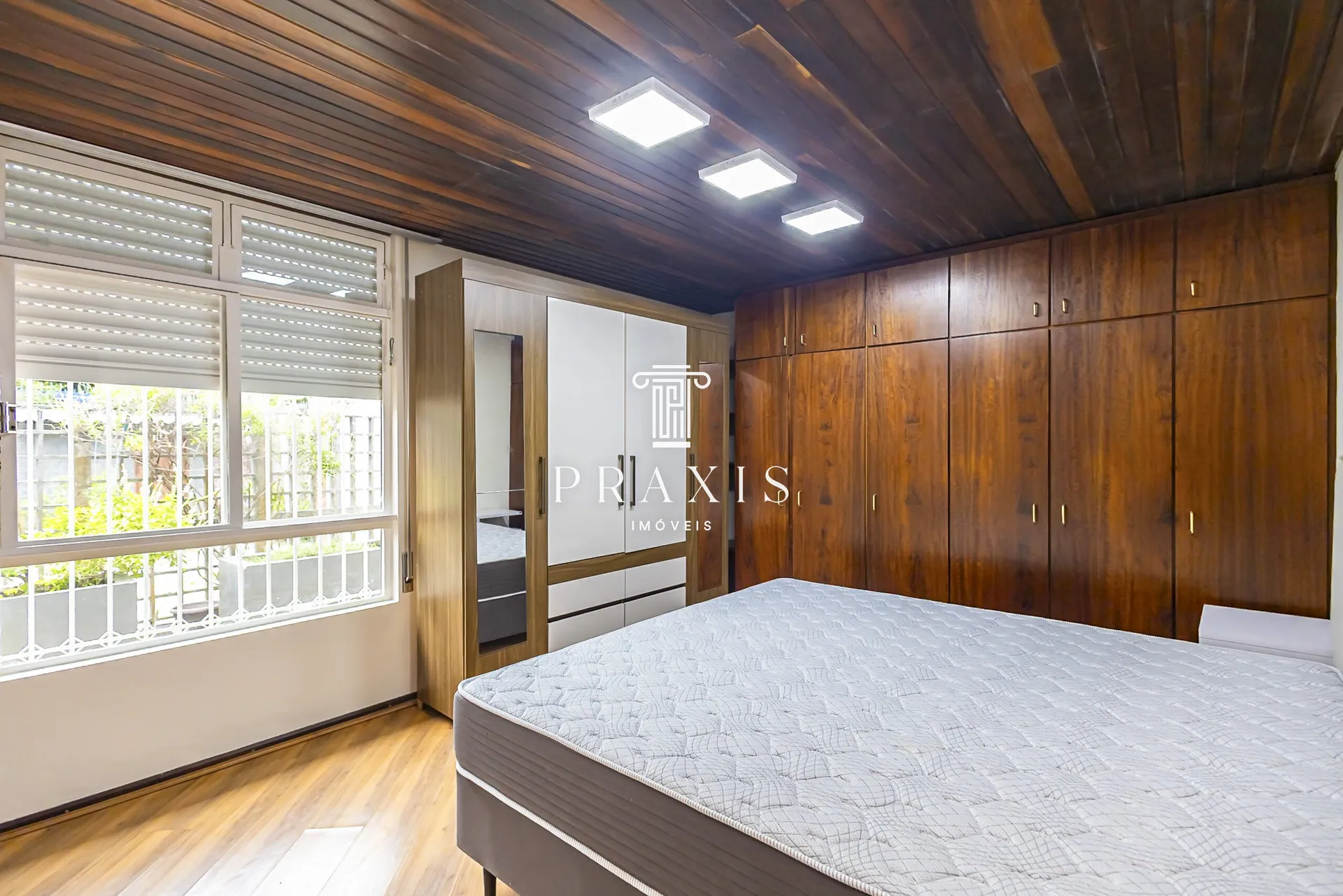 House with 4 bedrooms, 445 m² and fitted kitchen — photo 27