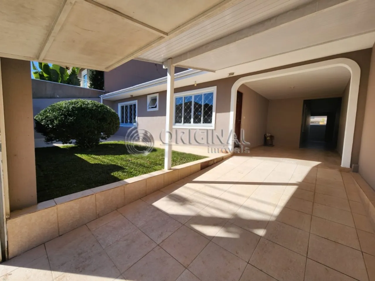House with 3 bedrooms, 2 suites and private BBQ