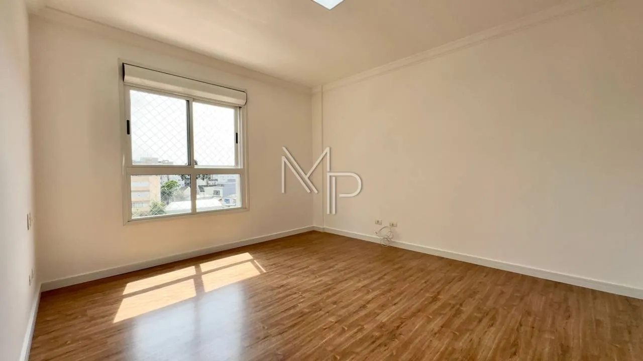 3-bedroom apartment with a grill on the balcony — photo 20