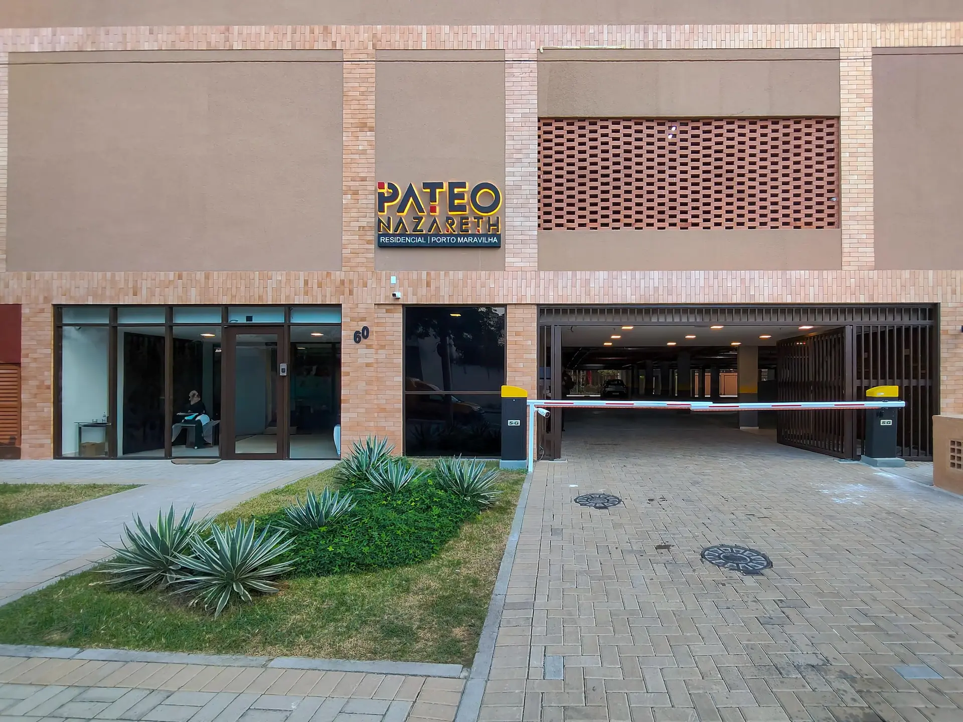 Apartamento com 2 quartos e varanda de vidro fechada — photo 30