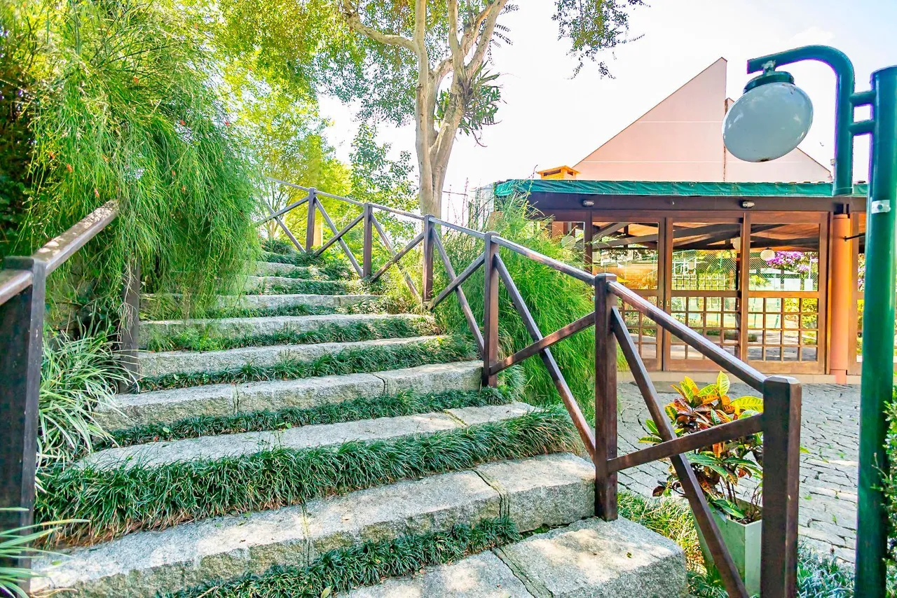 House with 3 bedrooms and 5 bathrooms, 477 m² — photo 17