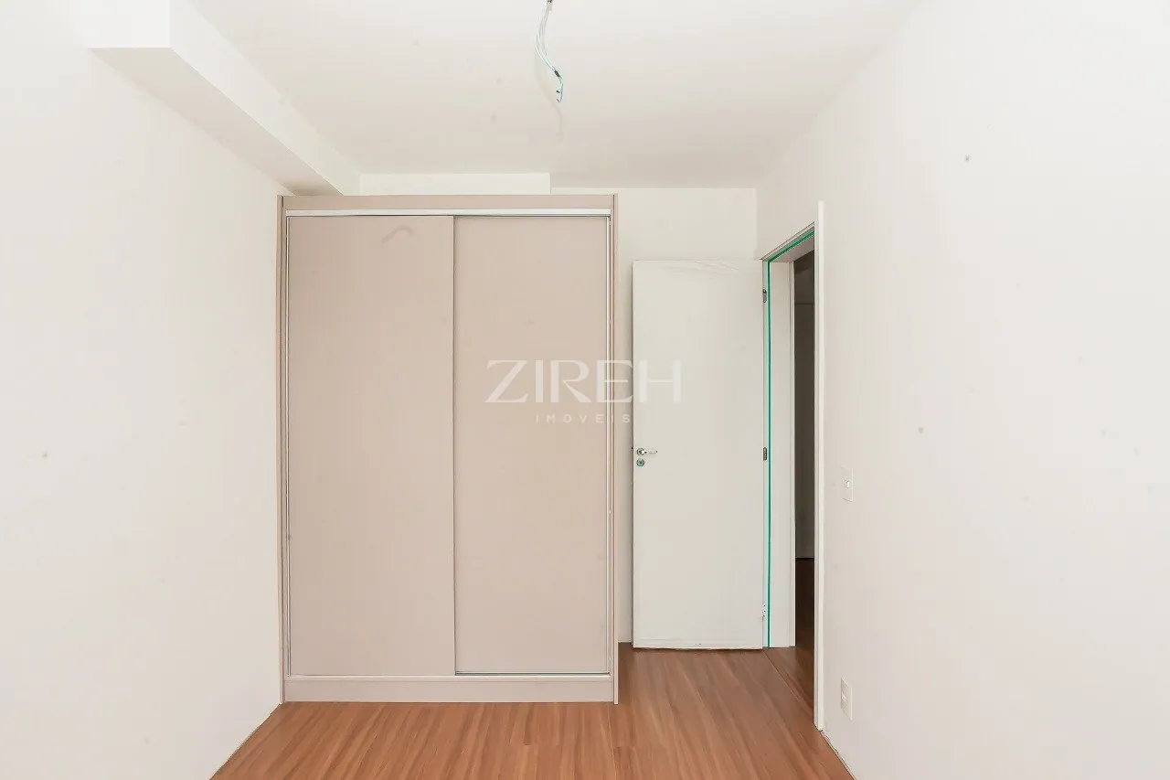 2-bedroom apartment with wood or laminate floors in Curitiba — photo 10