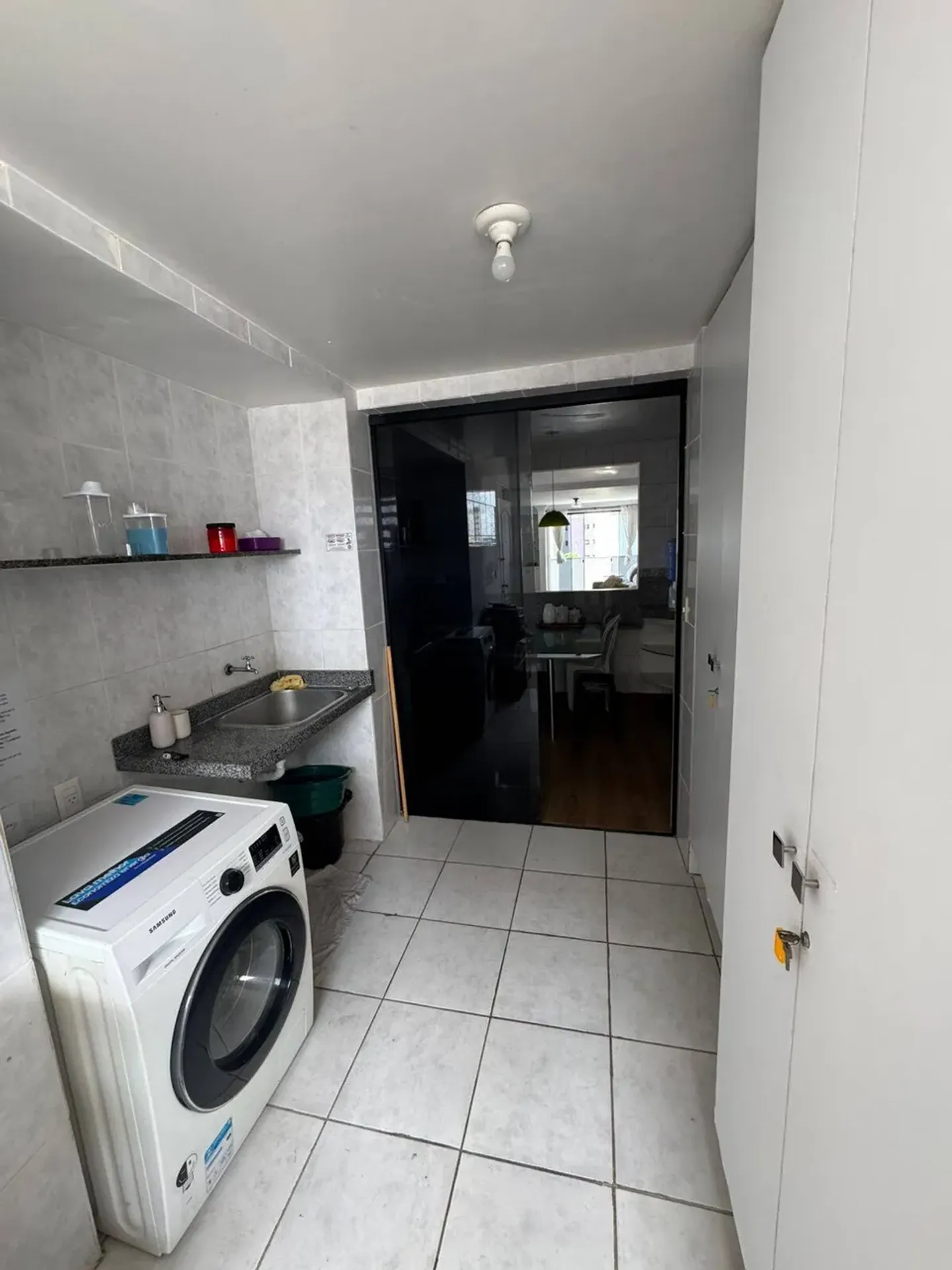 4-bedroom apartment in a building with a pool — photo 12