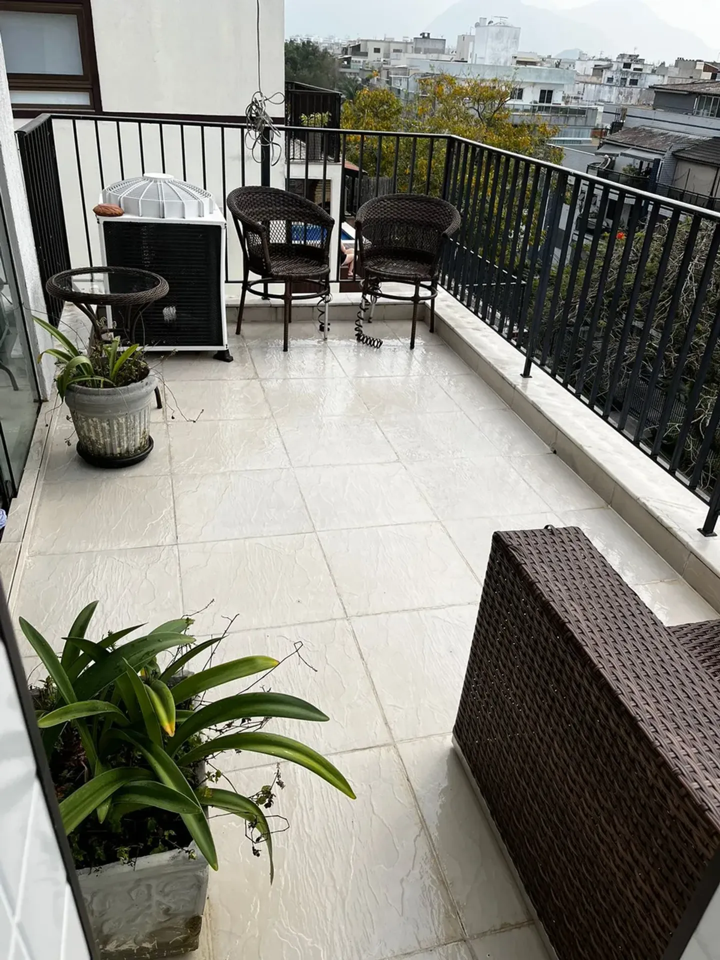 219 m² apartment with a bathtub and a private BBQ — photo 10