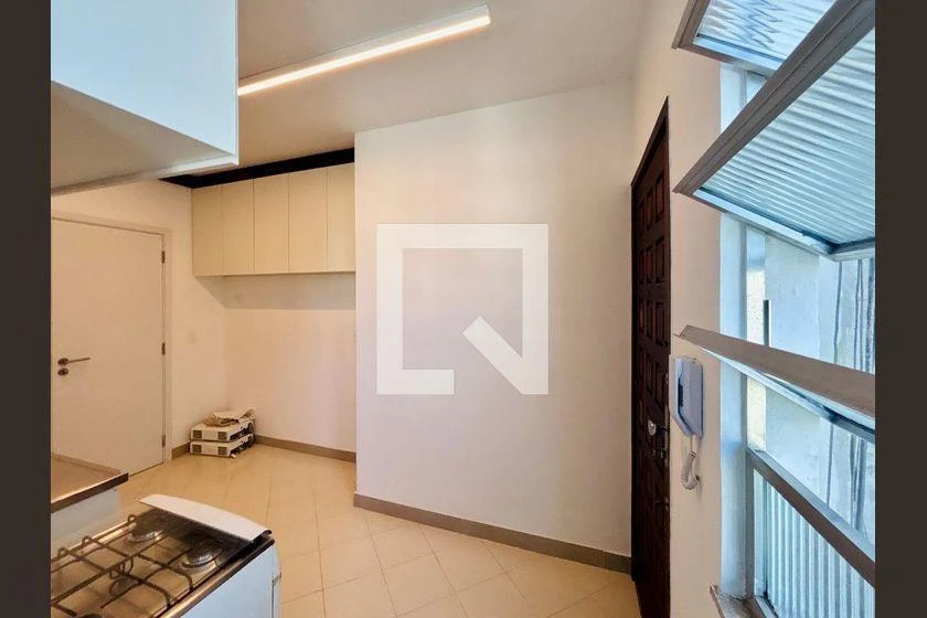 Walk-in closet in a 3-bedroom apartment, 83 m²