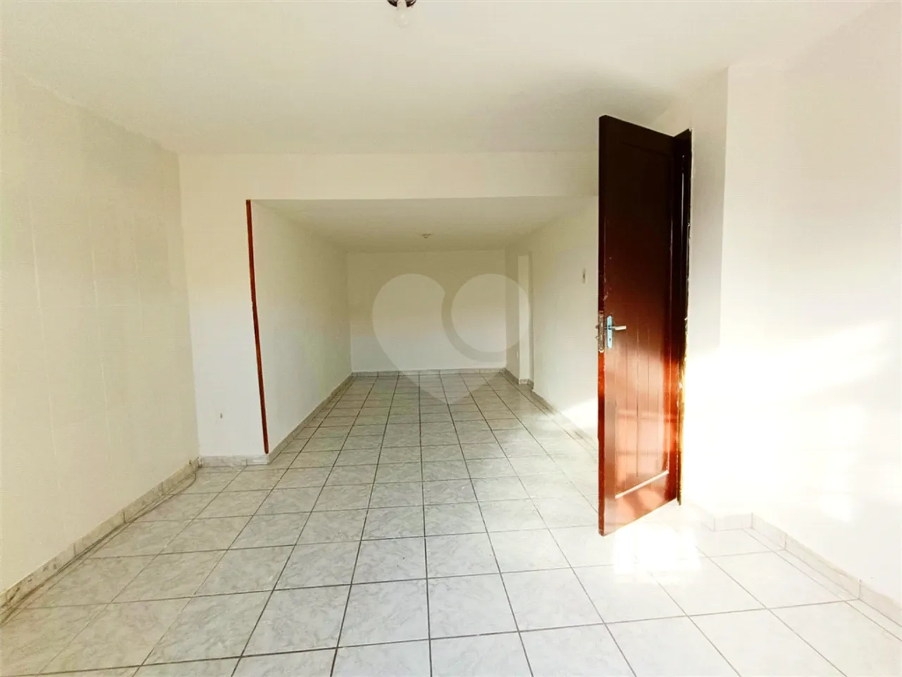 Unfurnished 1-bedroom apartment with a balcony — photo 3