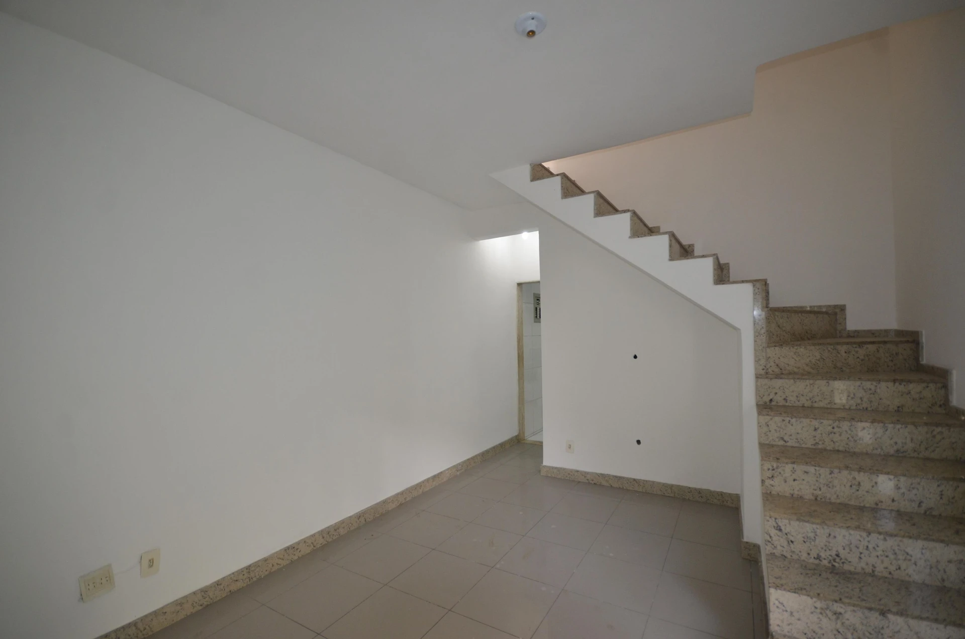 2-bedroom house with a bathtub in Rio de Janeiro — photo 27