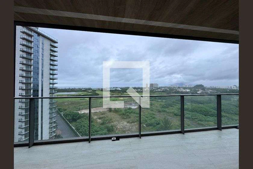 Apartment with 4 en-suite bedrooms and floor-to-ceiling windows — photo 8