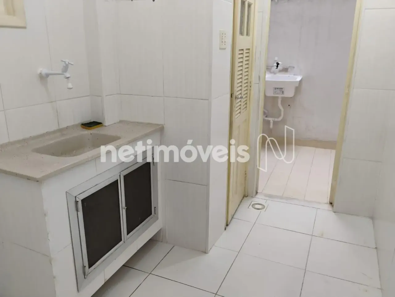 1-bedroom apartment with a laundry area — photo 13