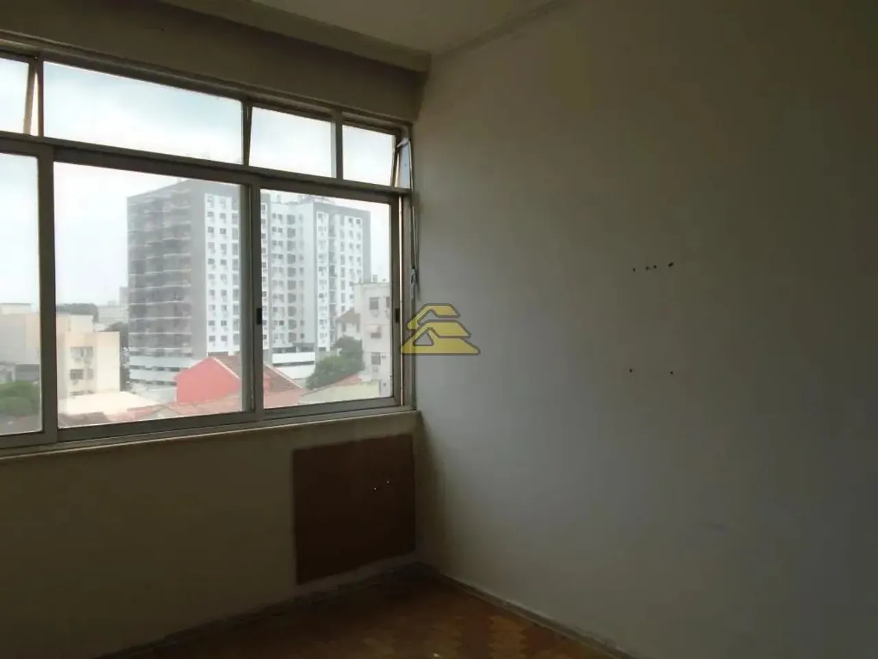 Apartamento de 2 quartos com cozinha separada e fogão a gás — photo 16