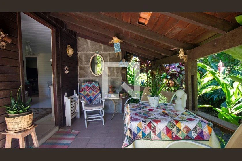 Furnished house with 5 bedrooms and 2100 m² — photo 26