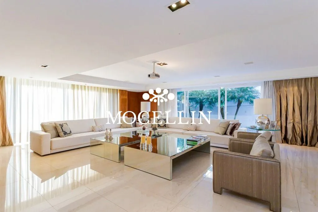 Furnished 700 m² house with 4 en-suite bedrooms